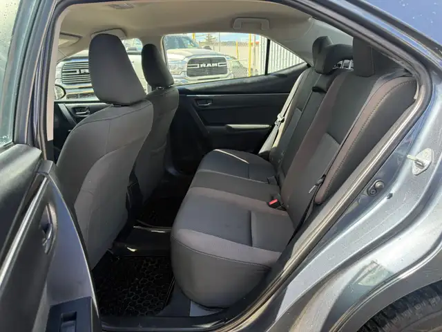 2017 Toyota Corolla - Photo 18