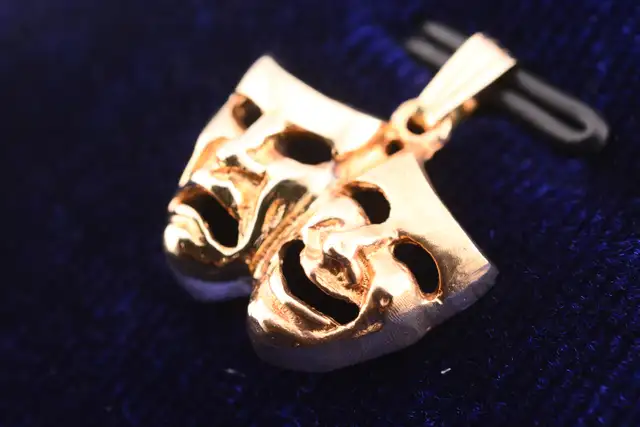 10K COMEDY & TRAGEDY MASKS PENDANT - Photo 3