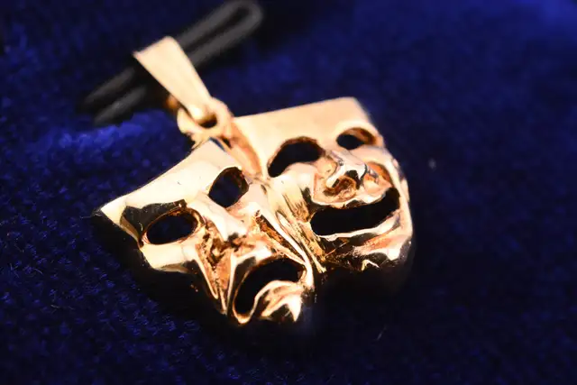 10K COMEDY & TRAGEDY MASKS PENDANT - Photo 5