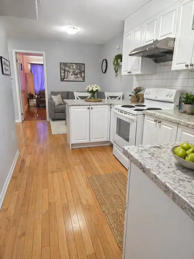 PRIVATE MASTER ROOM-2ND FLOOR HOME-( St. Clair & Midland)- 1050 - Photo 2