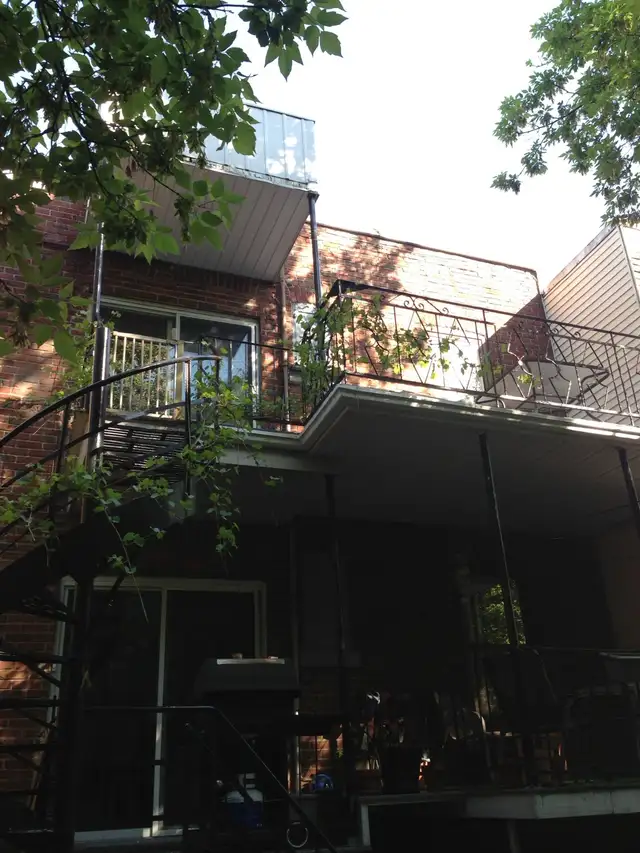 Haut de duplex près du métro Snowdon - Photo 10