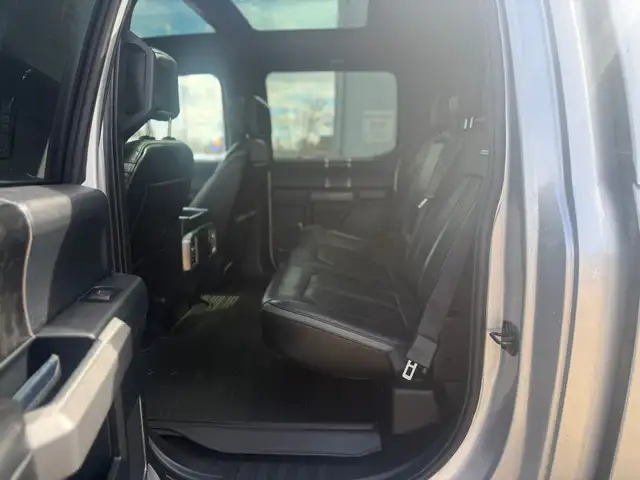 2018 Ford F-150 PLATINUM 4X4 - Photo 14