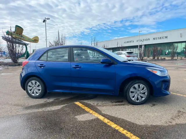 2020 Kia Rio LX  IVT, service history (paper) Carfax garage-kept - Photo 2