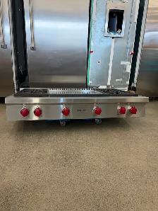 Wolf 48' Rangetop au gaz. SRT484DG