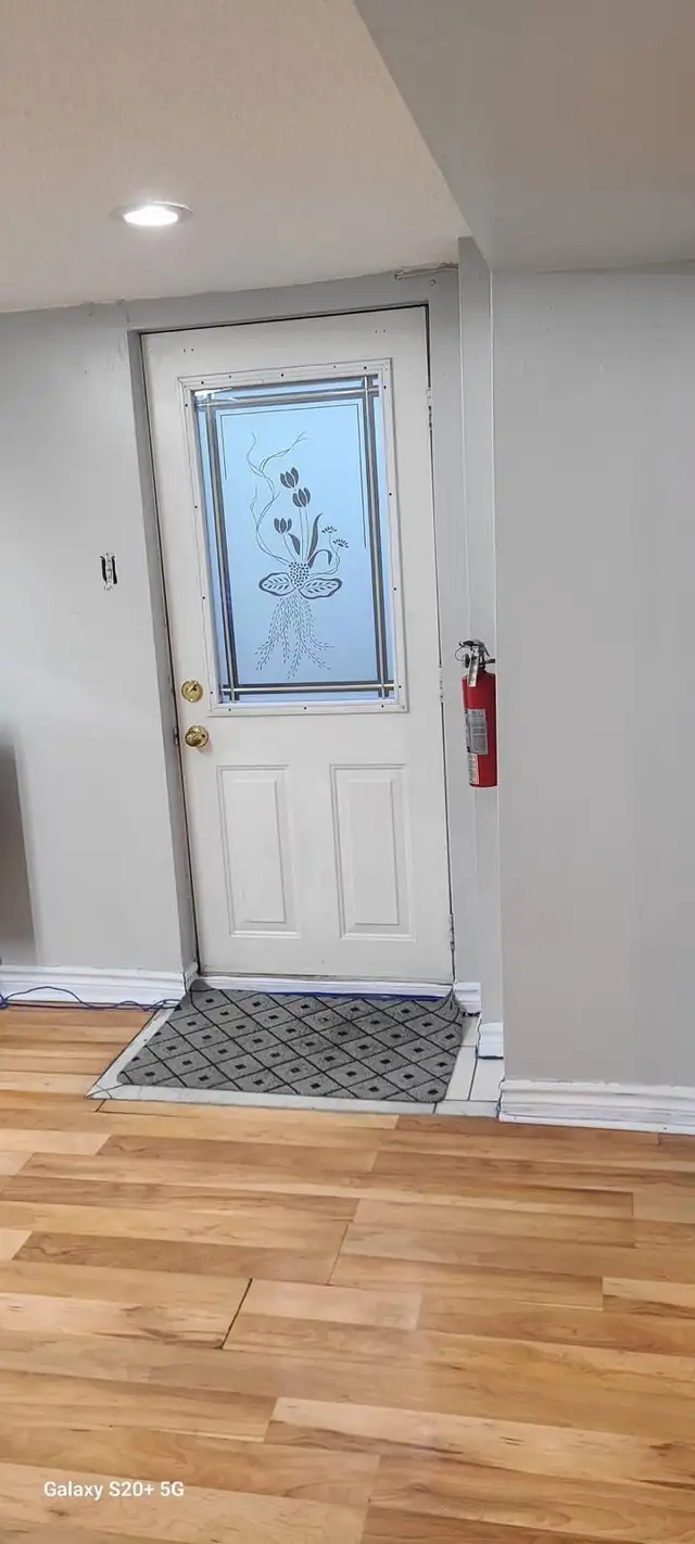 $1350 Spacious 1-Bedroom Basement Apartment in Pickering - Photo 3