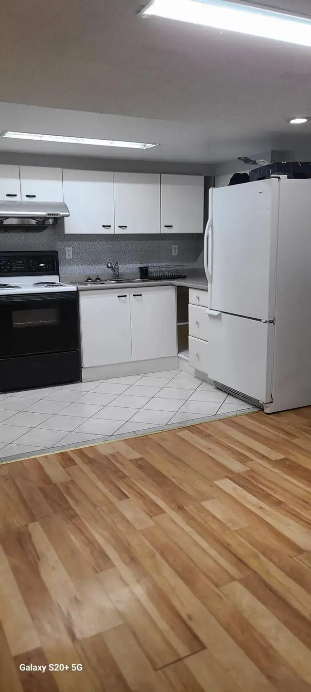 $1350 Spacious 1-Bedroom Basement Apartment in Pickering - Photo 4