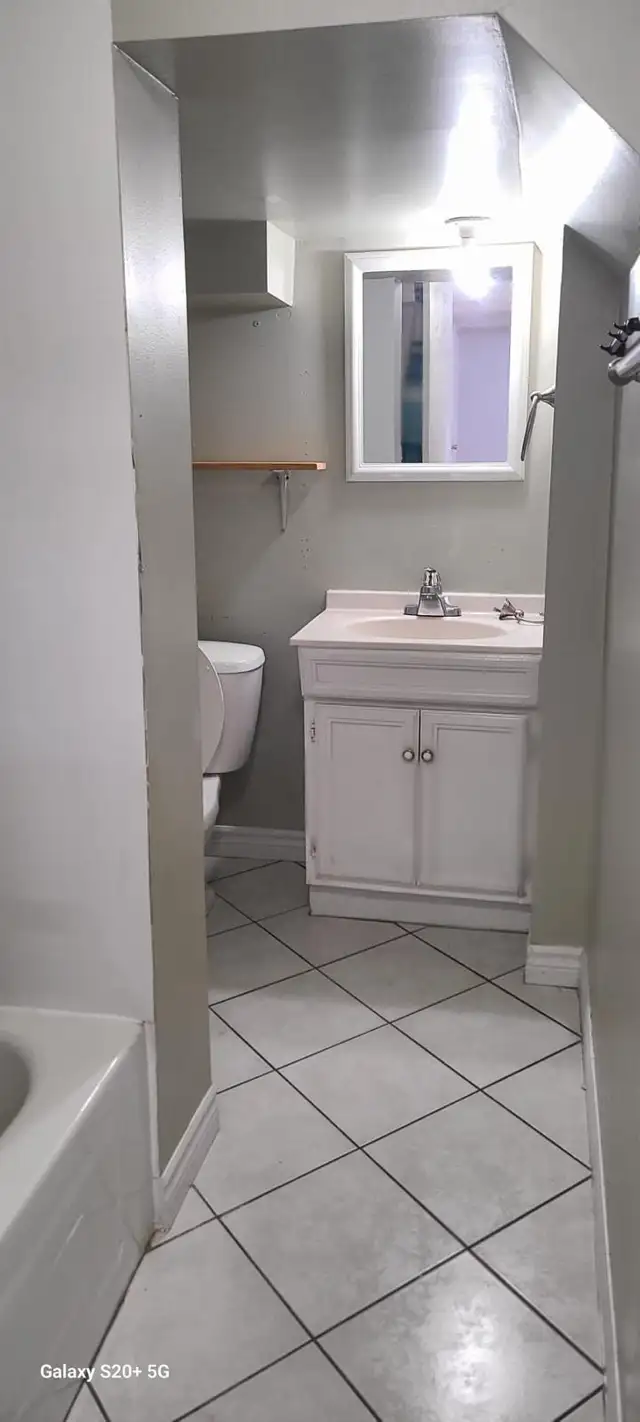 $1350 Spacious 1-Bedroom Basement Apartment in Pickering - Photo 6