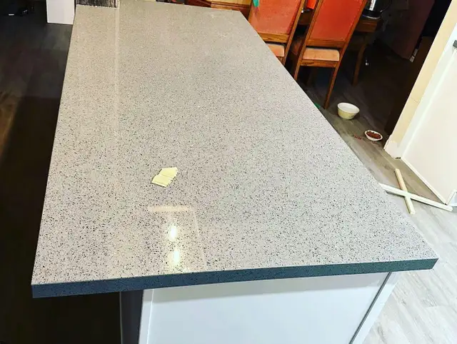 Quartz Countertops / Solid Surfaces - Photo 2