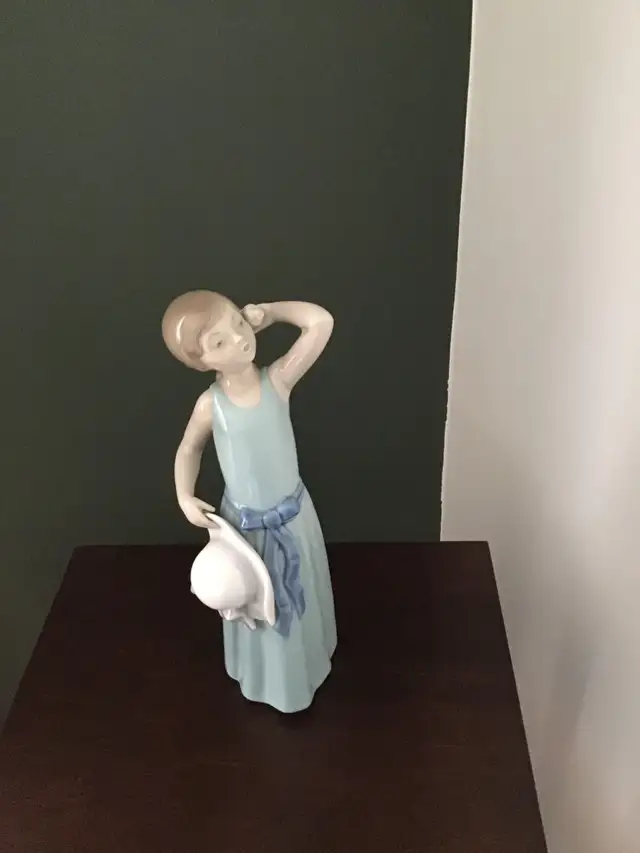 Spanish Lladro figurine $ 105.00 - Photo 2