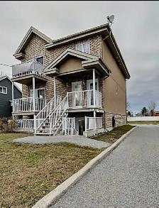 Beau 4 1/2 dans un triplex de 2010 a louer