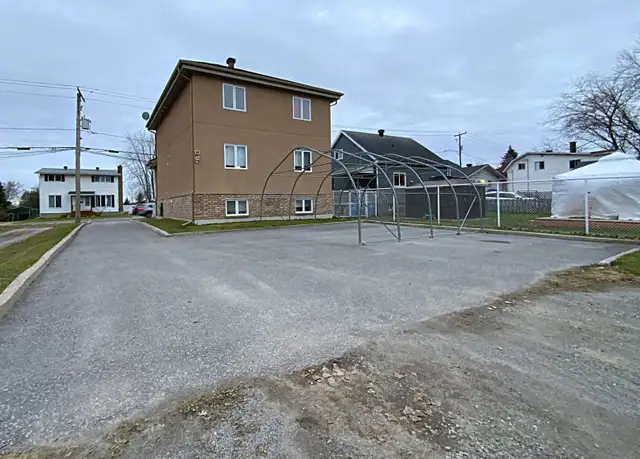 Beau 4 1/2 dans un triplex de 2010 a louer - Photo 10
