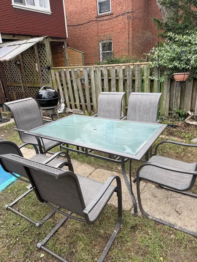 Outdoor Table & Chairs