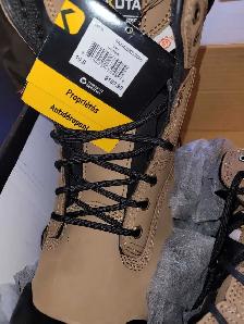 brand new Dakota boots