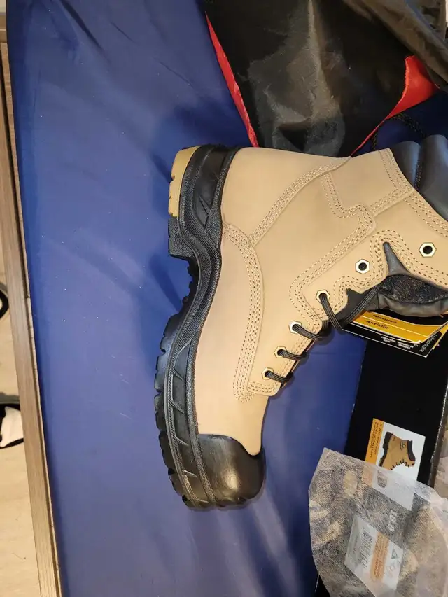 brand new Dakota boots - Photo 2