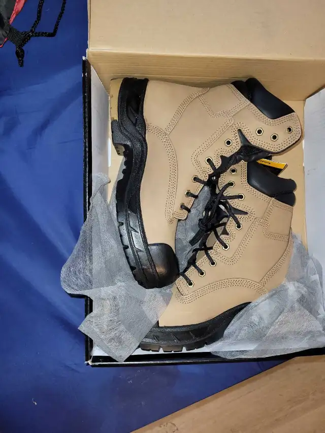 brand new Dakota boots - Photo 3