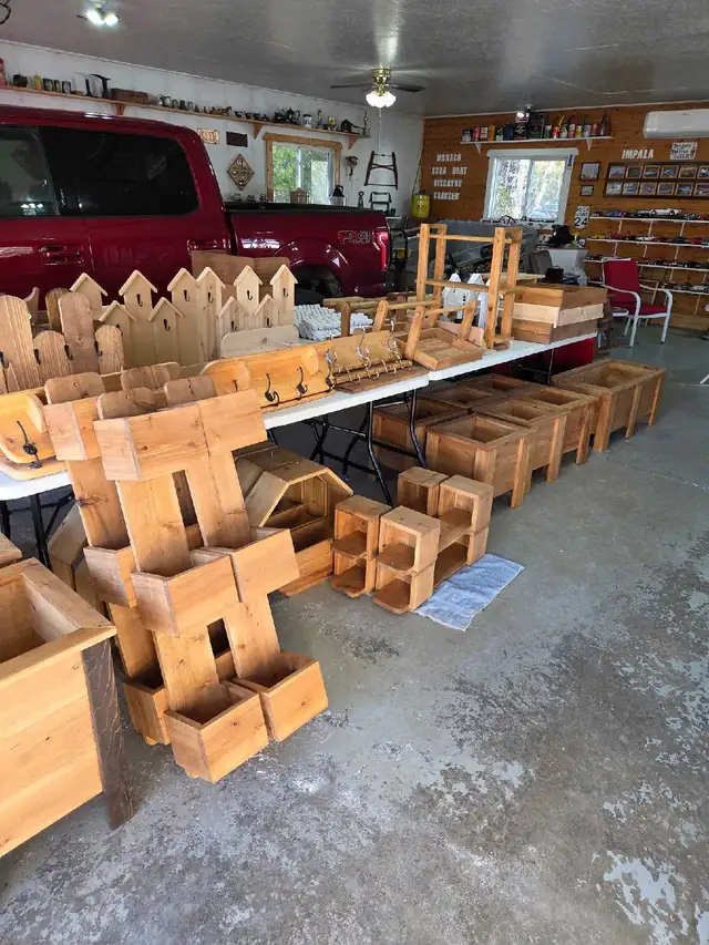 Woodworking for sale /Objets en bois a vendee