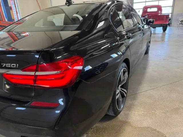 2019 BMW 7 Series 750i xDRIVE  M Sport / AWD / Low K / 1 Local - Photo 23