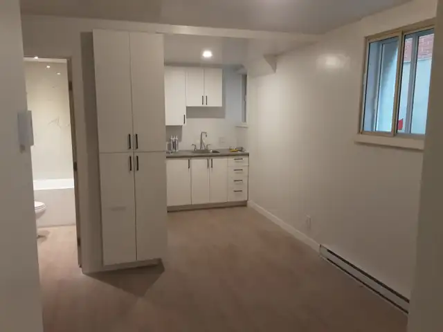 LOGEMENT  À  LOUER .  2 1/2  , métro Crémazie  nord. - Photo 4