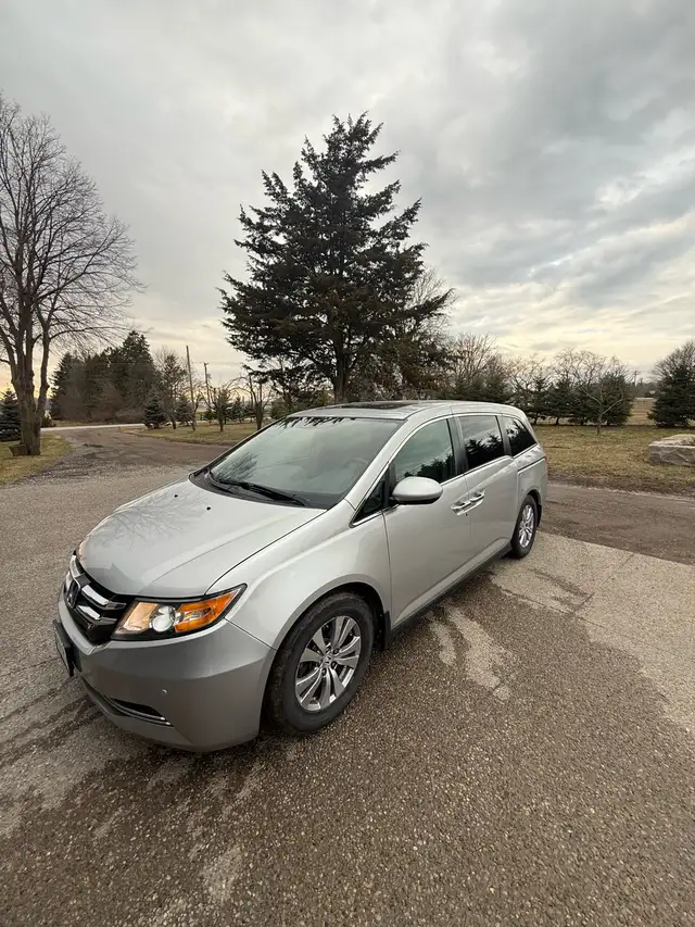 2014 Honda Odyssey EXL - Photo 2
