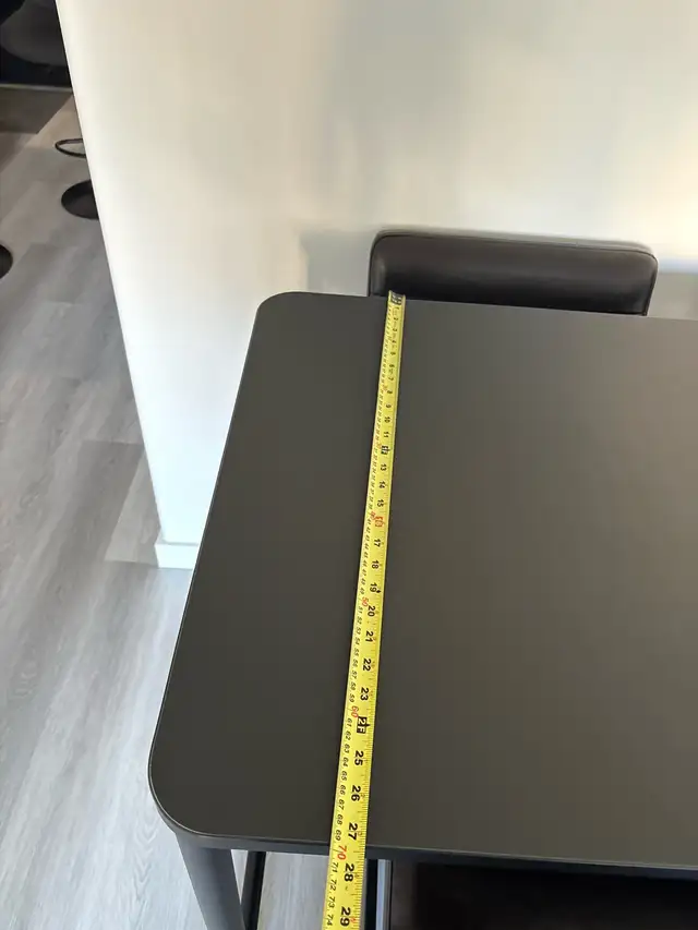 36" table and 4 chairs - Photo 3