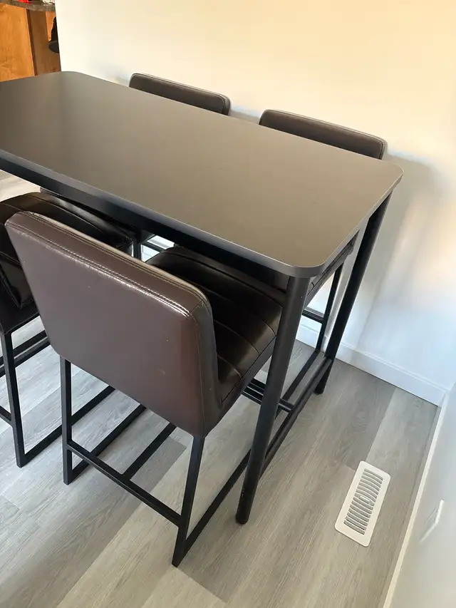 36" table and 4 chairs - Photo 6