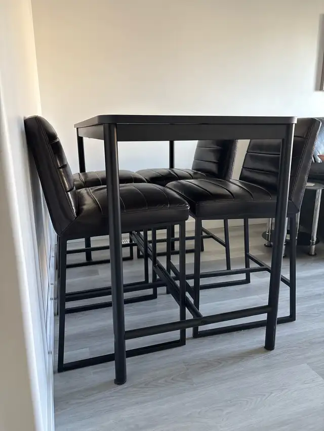 36" table and 4 chairs - Photo 7