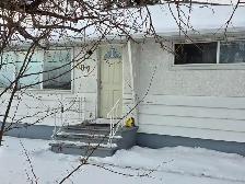 Spacious 1-bedroom Basement Suite - Winston Heights NE