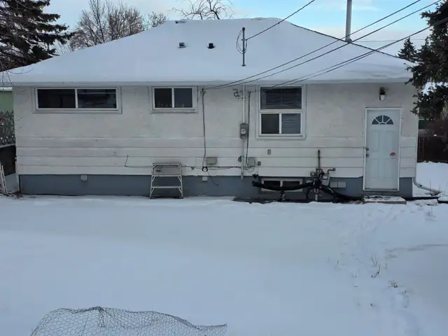 Spacious 1-bedroom Basement Suite - Winston Heights NE - Photo 9