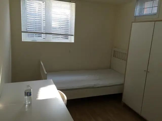 rooms for rent at York University village