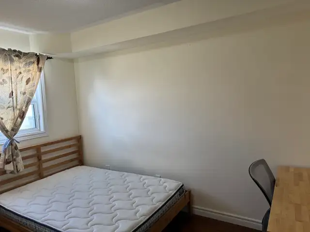 rooms for rent at York University village - Photo 10