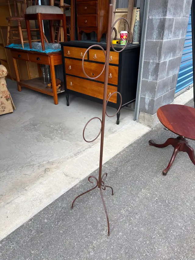 Metal Hand Towel Stand - Photo 4