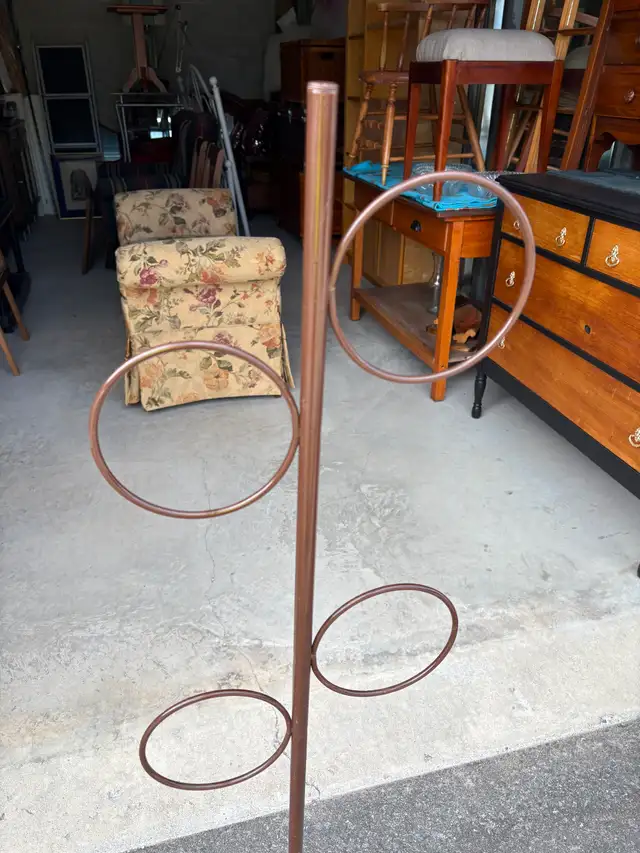 Metal Hand Towel Stand - Photo 5