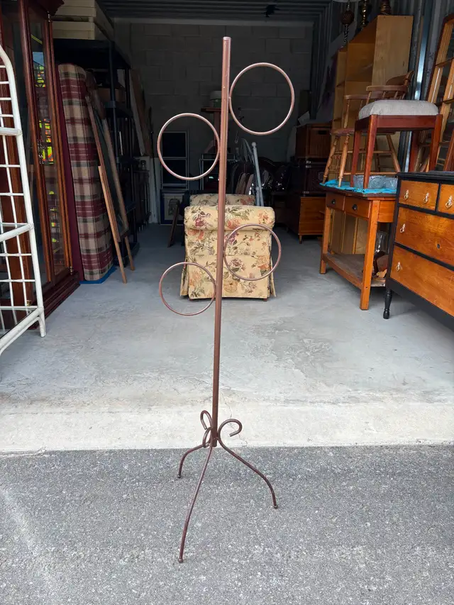 Metal Hand Towel Stand - Photo 9