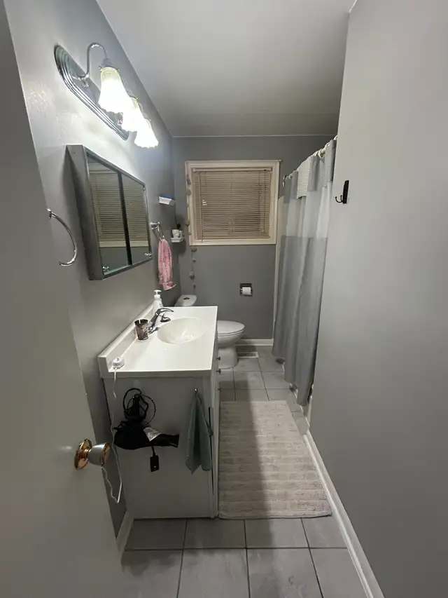 2 Bedroom Upper Apartment Av. July 1st for Rent - Photo 2