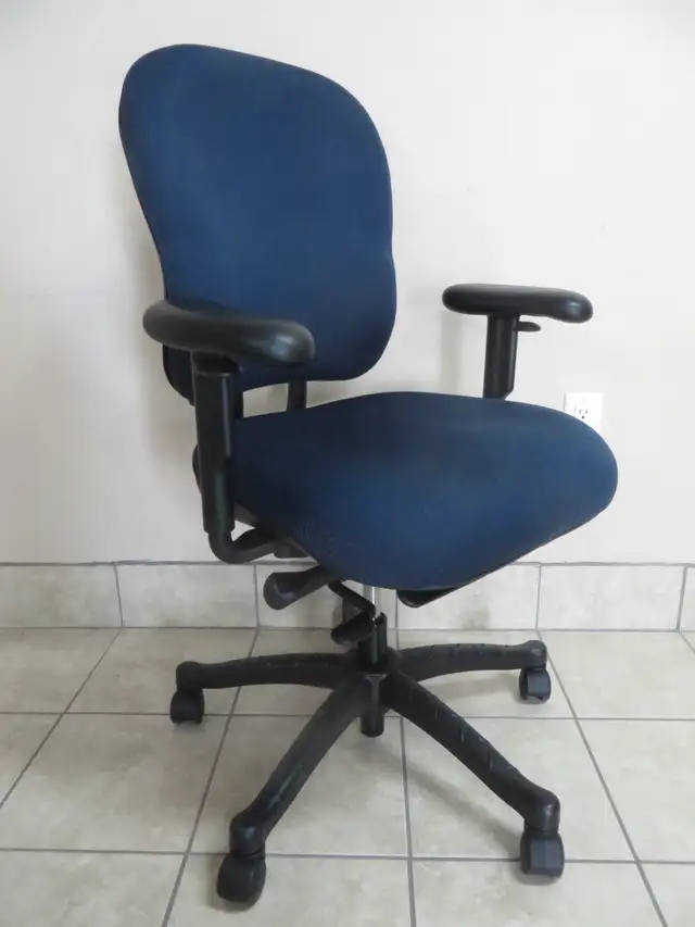 Office Chairs - Photo 5