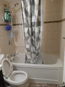 Private Bedroom Available - Photo 2