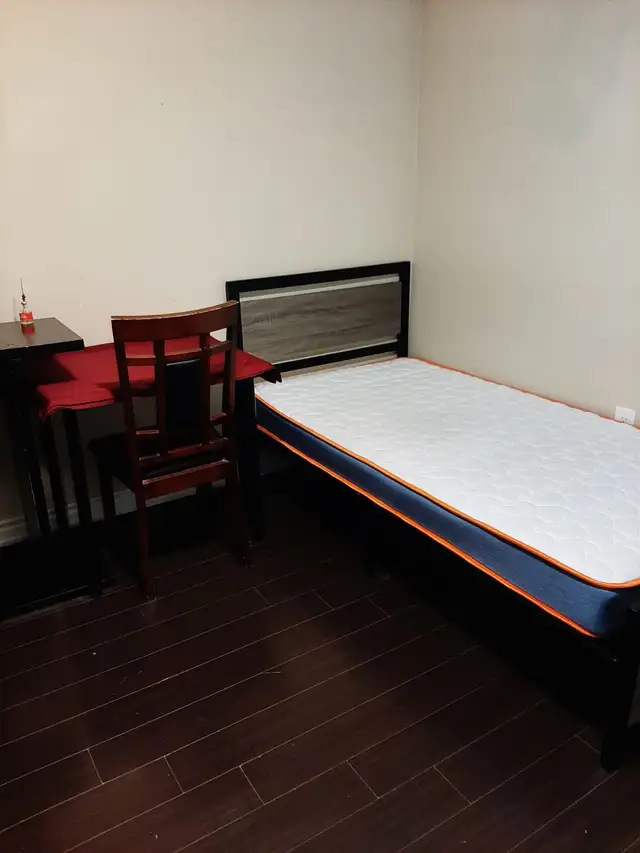 Private Bedroom Available - Photo 6