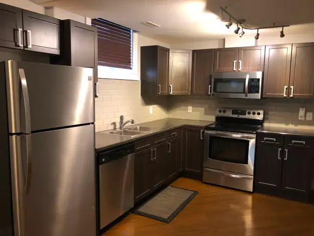 Room for Rent -Fully furnished separate entrance 2-bedroom suite - Photo 2