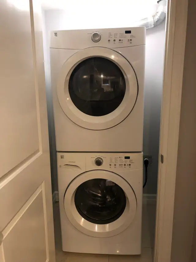 Room for Rent -Fully furnished separate entrance 2-bedroom suite - Photo 6