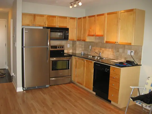 Bachelor CONDO near Transit and Subway