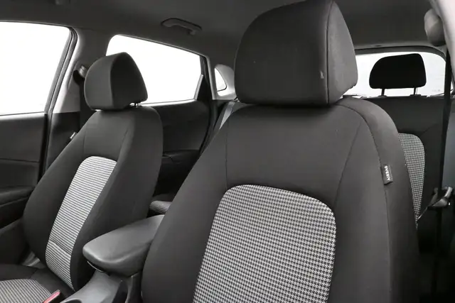 2019 Hyundai Kona Essential FWD Heated Seats, Apple/Android, All - Photo 7