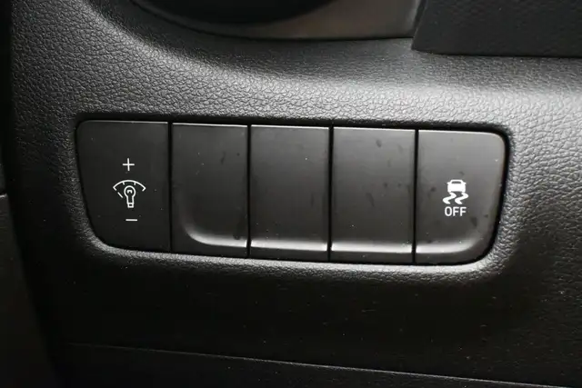 2019 Hyundai Kona Essential FWD Heated Seats, Apple/Android, All - Photo 13