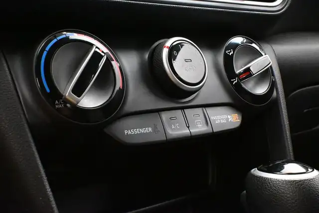 2019 Hyundai Kona Essential FWD Heated Seats, Apple/Android, All - Photo 16