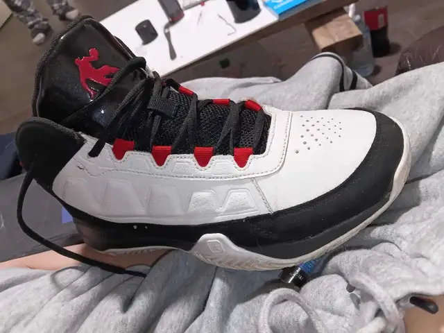 MEN'S AND1 BASKETBALL SHOE