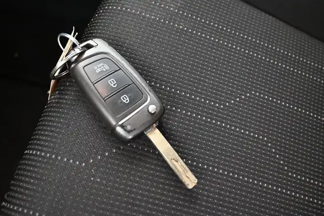 2021 Hyundai Venue ESSENTIAL Call 902-466-9550 Android Auto/Appl - Photo 4