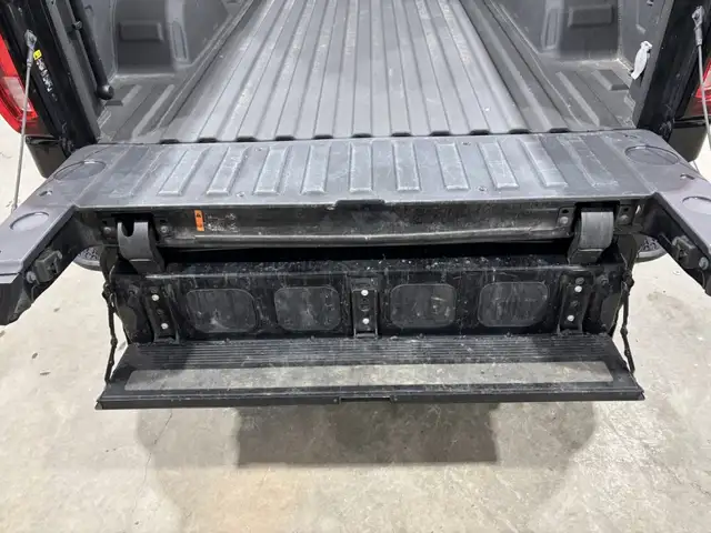2024 GMC Sierra 1500 SLT, Duramax - Photo 9