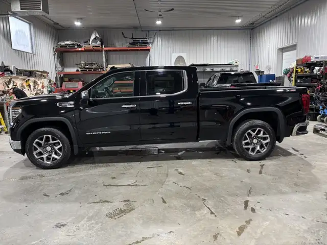 2024 GMC Sierra 1500 SLT, Duramax - Photo 12