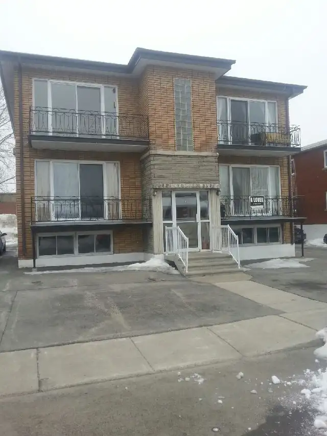4 1/2 APPARTEMENT 59 RUE GAUTHIER, STE-THERESE, QC 1400$