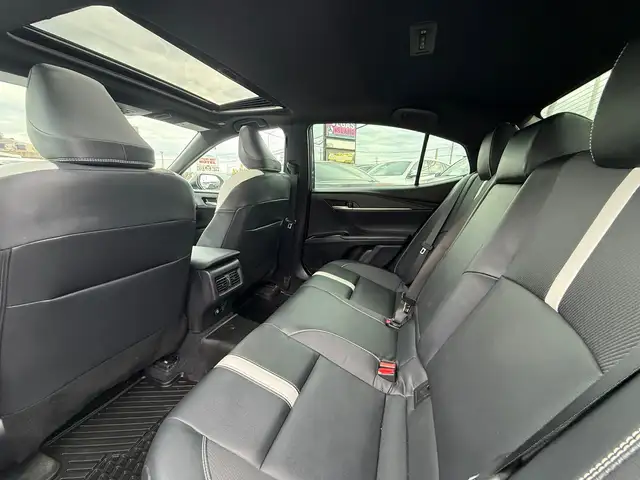 2025 Toyota Camry SE Upgrade Hybrid - Photo 9