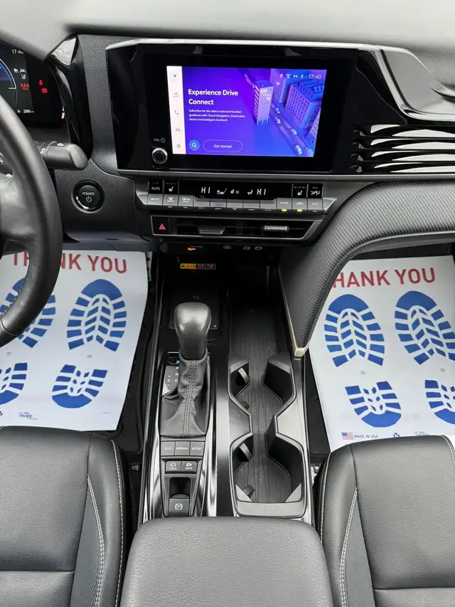 2025 Toyota Camry SE Upgrade Hybrid - Photo 12